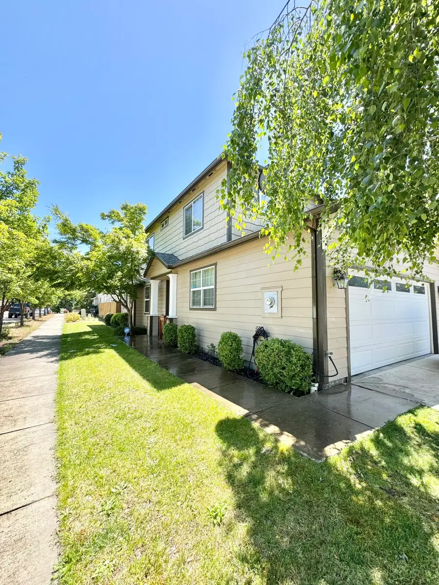 2363 Dahlia, Medford, OR 97501 - Image #2