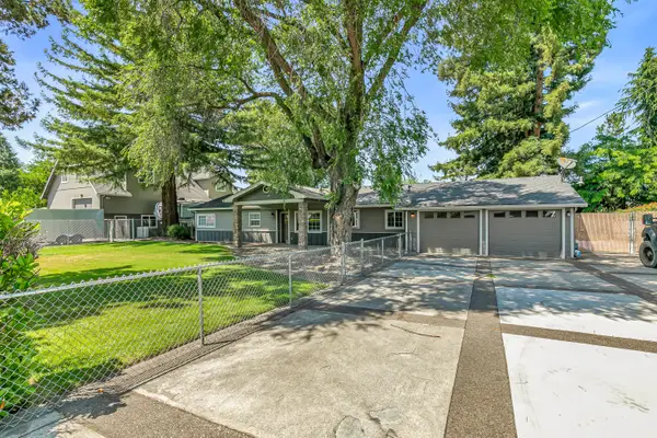 2631 Delta Waters, Medford, OR 97504