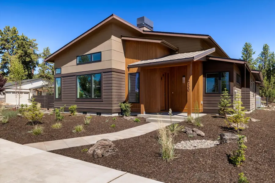 230 E Diamond Peak Avenue #32, Sisters, OR 97759 - Image #2