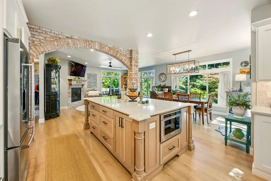 425 S 1st Street, Jacksonville, OR 97530 - #2