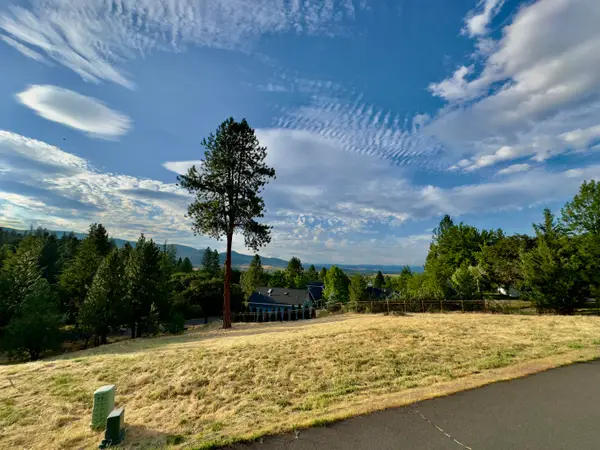 825 Royal, Jacksonville, OR 97530