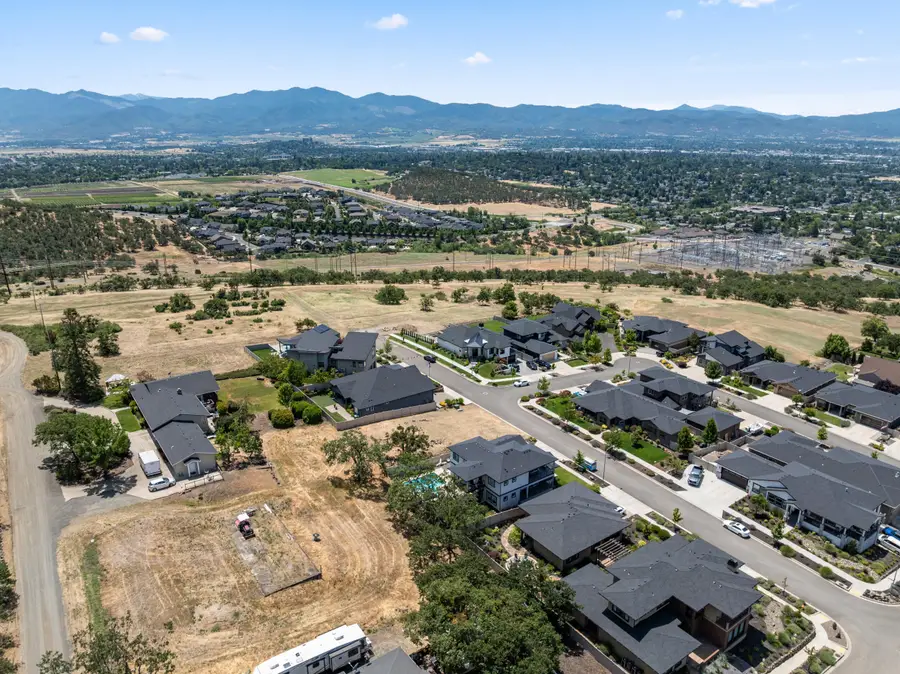 1828 Plateau, Medford, OR 97504 - Image #2