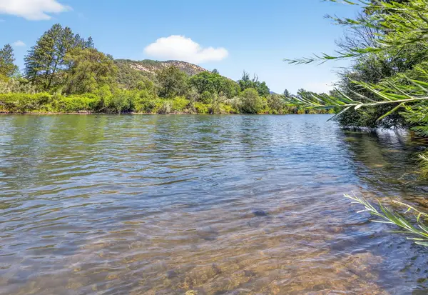 5504 Rogue River, Gold Hill, OR 97525