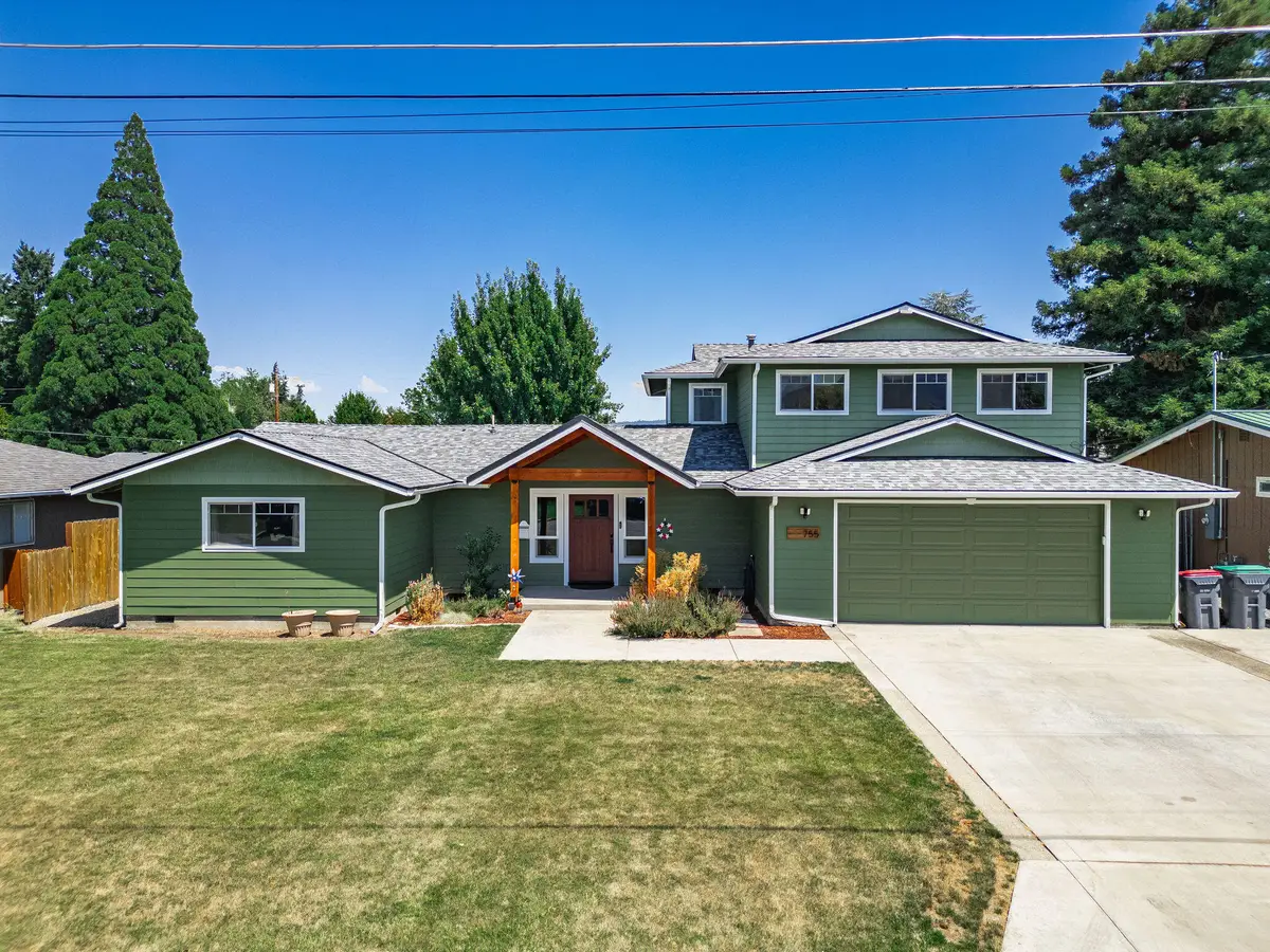 755 S 4th Street, Central Point, OR 97502 - Image #1