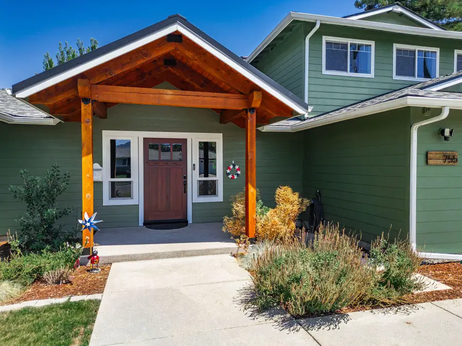 755 S 4th Street, Central Point, OR 97502 - Image #3