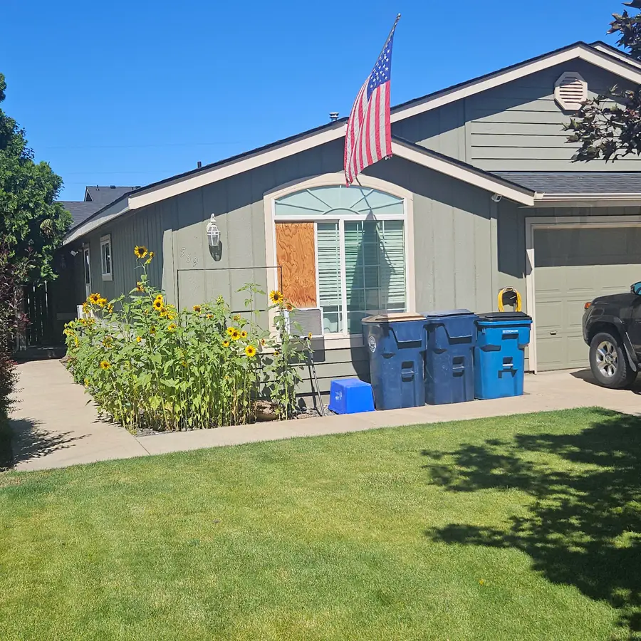 569 NE Negus Loop, Redmond, OR 97756 - Image #2