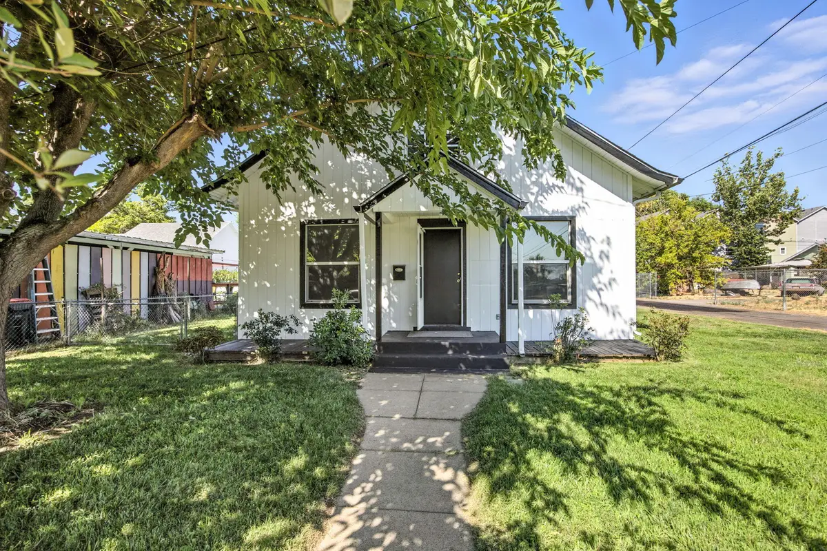 144 N 5th Street, Central Point, OR 97502 - Image #1