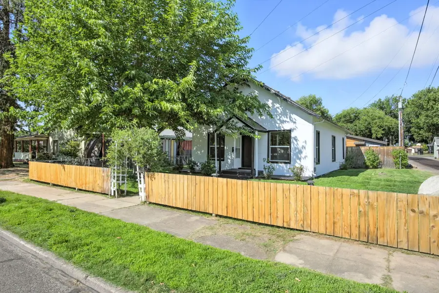 144 N 5th Street, Central Point, OR 97502 - Image #2