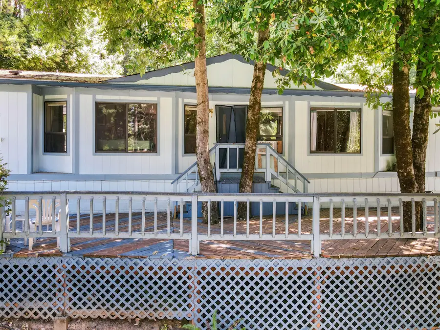 211 Barlow, Cave Junction, OR 97523 - Image #2