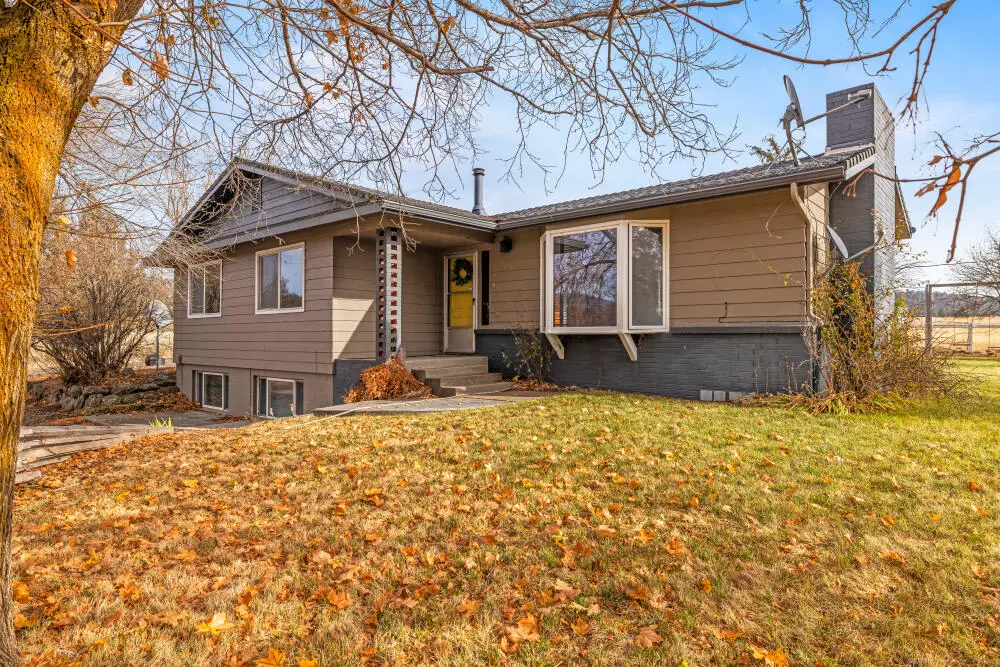 23131 N Poe Valley Road, Klamath Falls, OR 97603 - Image #1