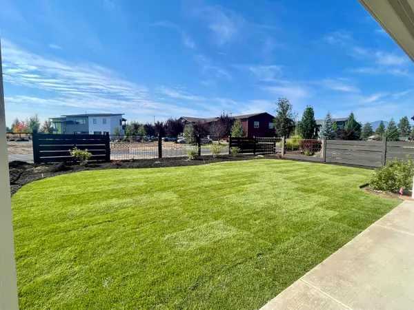 411 E Diamond Peak, Sisters, OR 97759