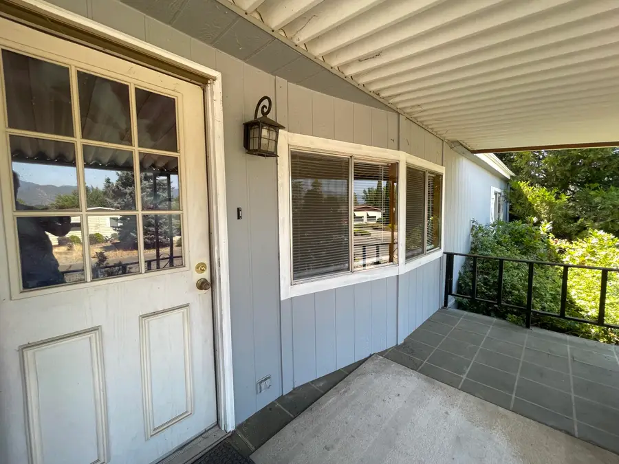 1095 Lee Roze, Grants Pass, OR 97527 - Image #3