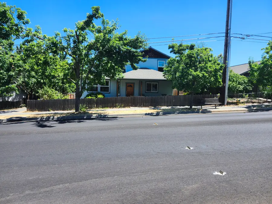 996 Spring, Ashland, OR 97520 - Image #2