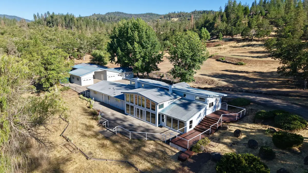 461 Sawyer, Shady Cove, OR 97539 - Image #1