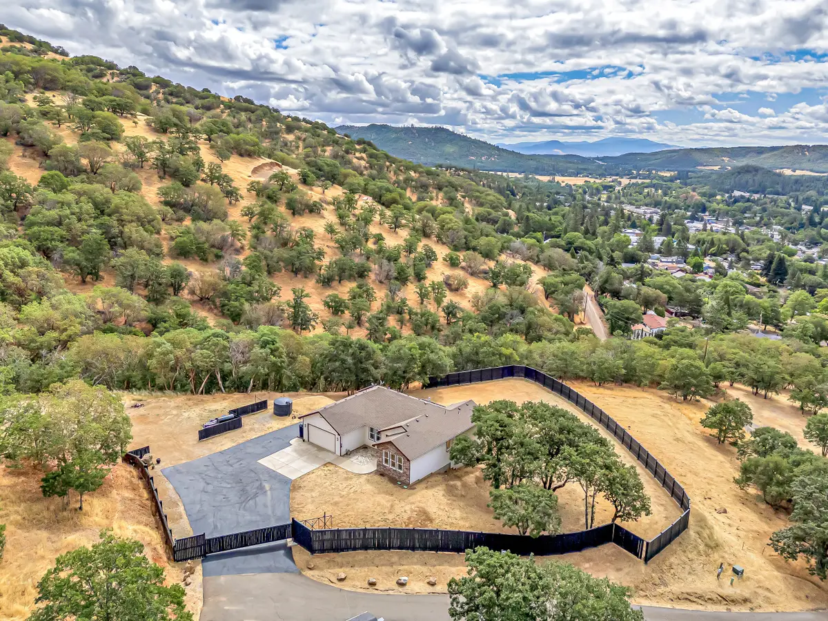 1401 7th Avenue, Gold Hill, OR 97525 - #1