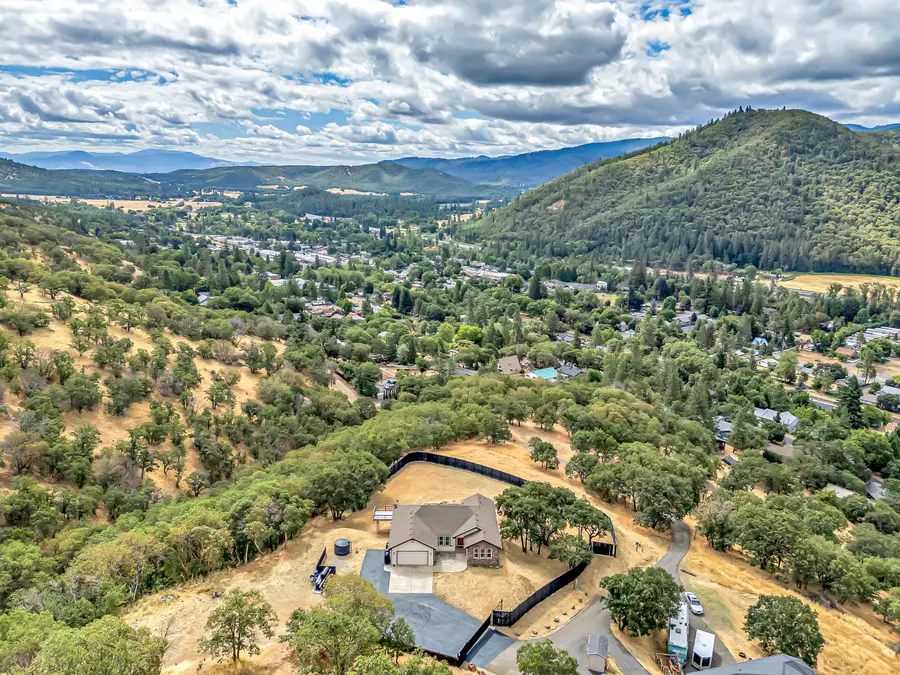 1401 7th Avenue, Gold Hill, OR 97525 - #2