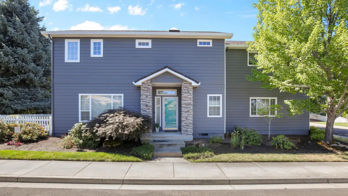 369 Meadow, Ashland, OR 97520 - Image #1