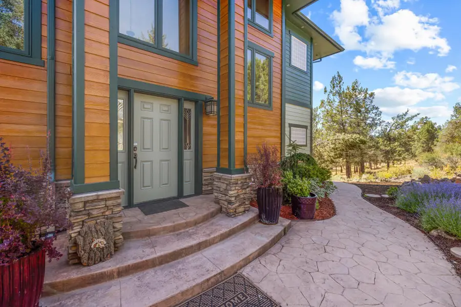 4728 Coopers Hawk, Klamath Falls, OR 97601 - Image #2