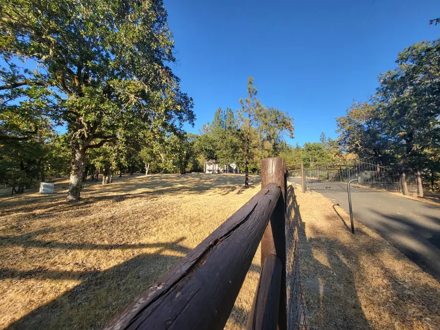 484 Shadow Hills, Grants Pass, OR 97526 - Image #2