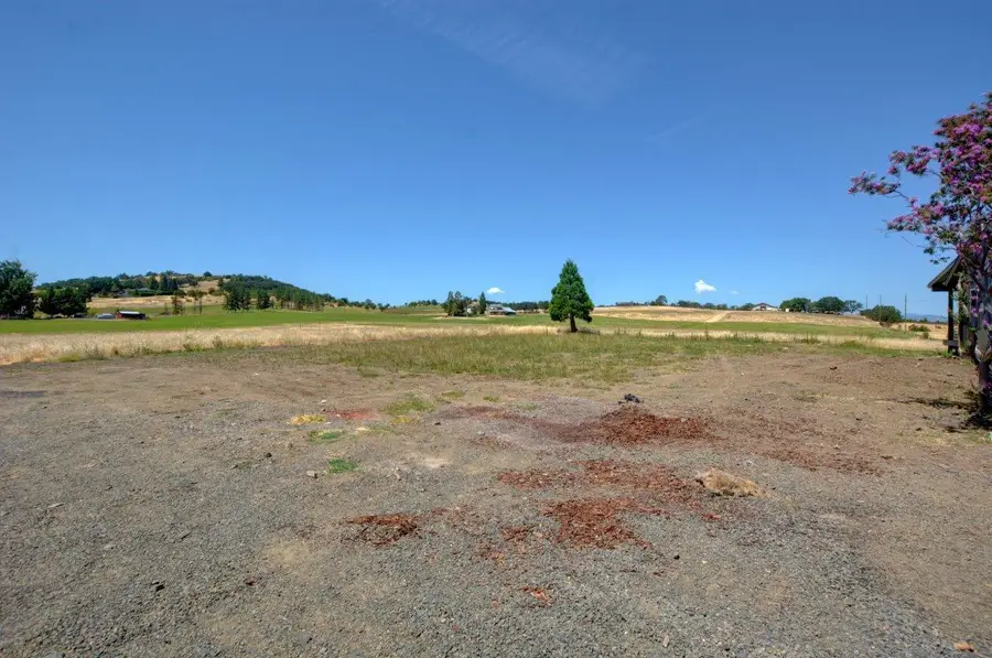 2457 Coker Butte, Medford, OR 97504 - Image #2