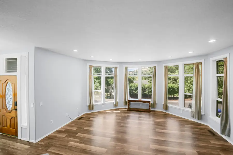 4388 Innsbruck, Medford, OR 97504 - Image #3