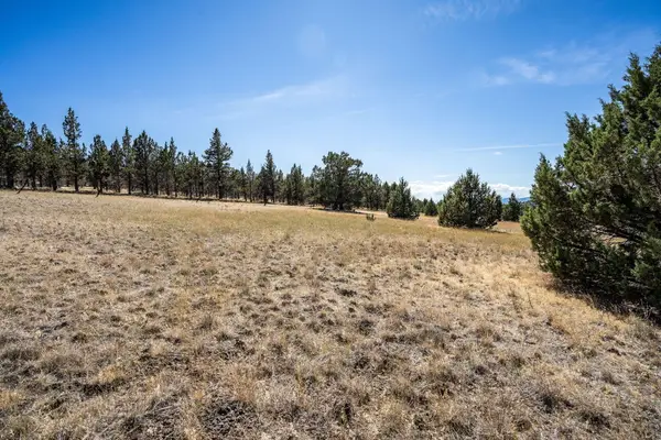 SE Hood Circle, Prineville, OR 97754