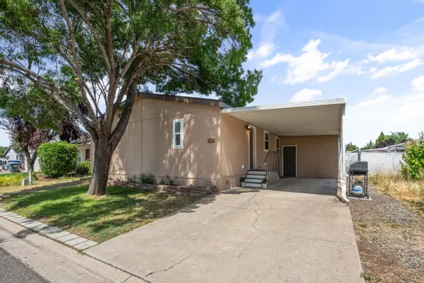 633 E Archwood Drive #131, Eagle Point, OR 97524