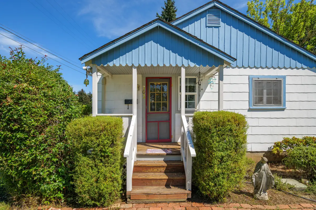 702 NE A, Grants Pass, OR 97526 - Image #1