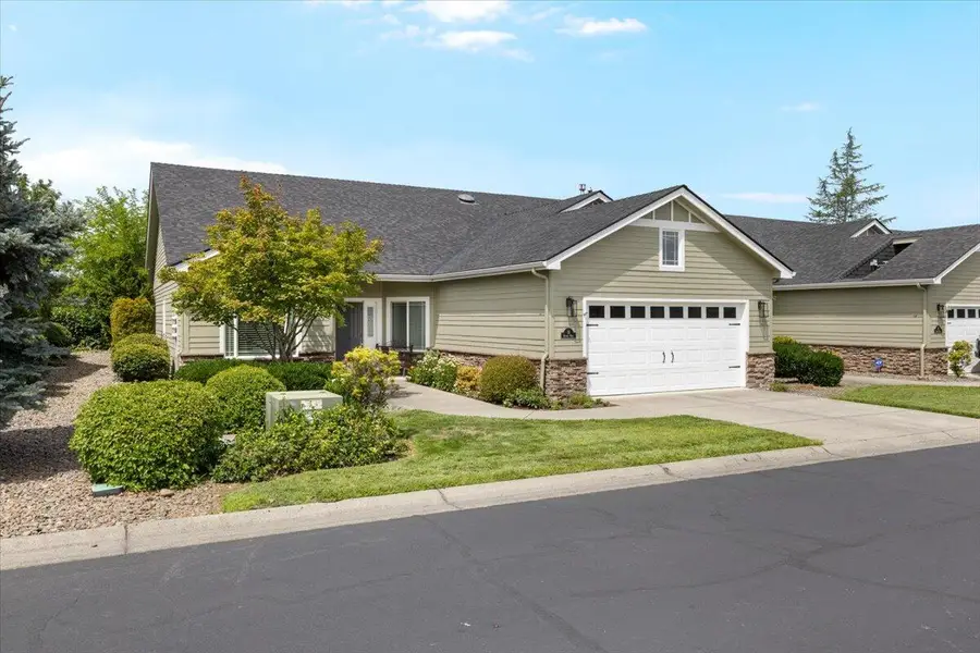 51 Broken Stone, Eagle Point, OR 97524 - Image #2