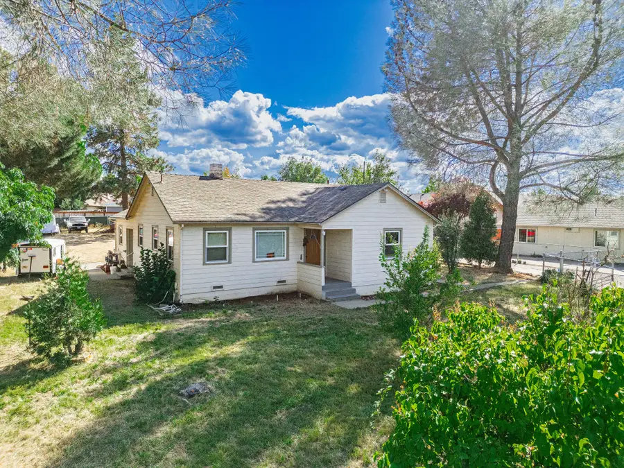 423 W Park, Grants Pass, OR 97527 - Image #2