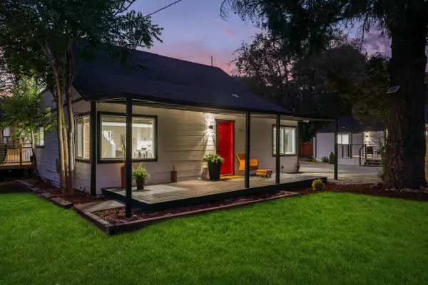 739 Elk Creek, Trail, OR 97541