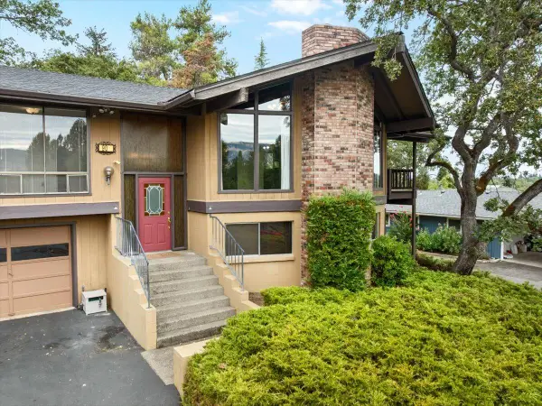 908 Black Oak, Medford, OR 97504