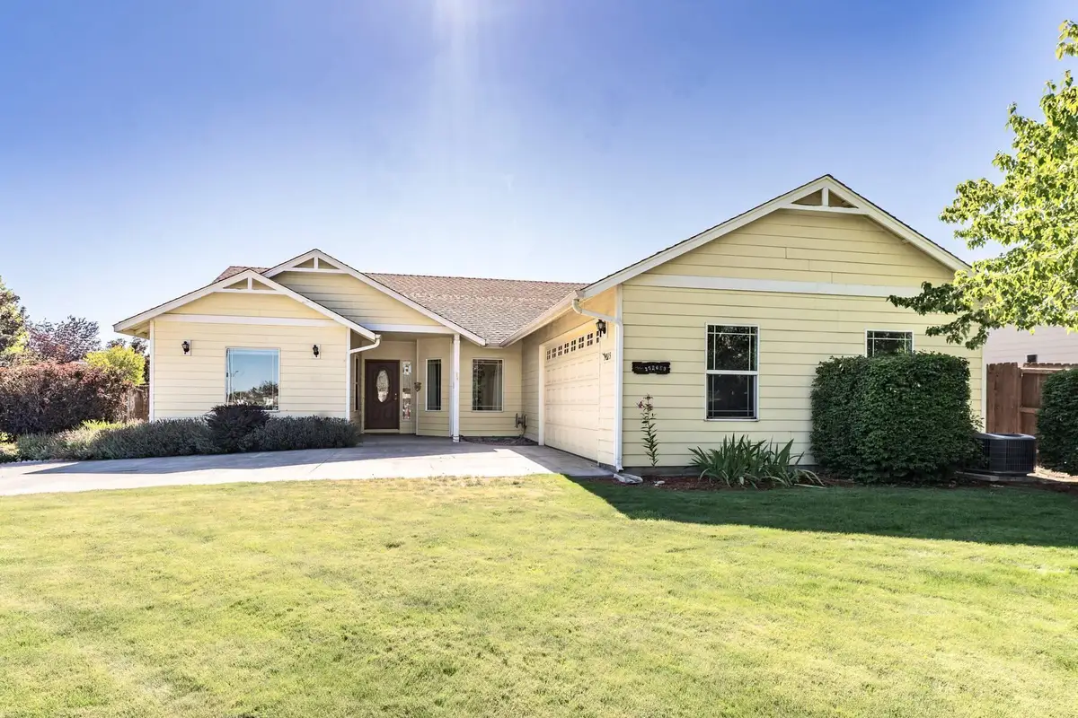 3015 NW 19th, Redmond, OR 97756 - Image #1