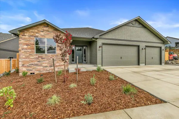 3317 Tree Top, Medford, OR 97504