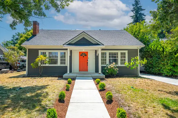 1016 Queen Anne, Medford, OR 97504