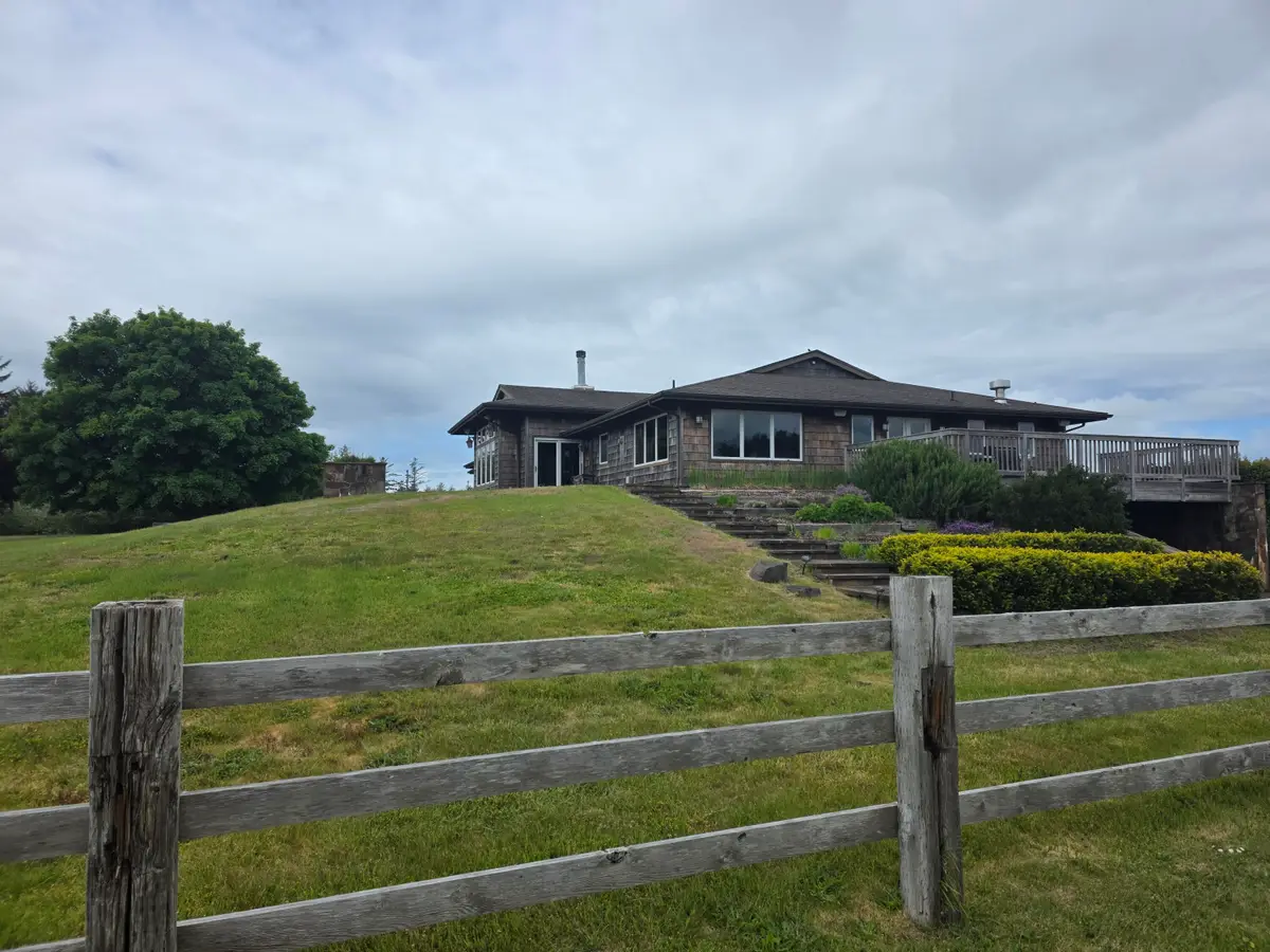 91146 Pioneer Farm Road, Warrenton, OR 97146 - Image #1