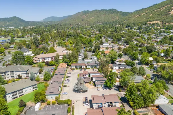 419 NE Silverwood, Grants Pass, OR 97526