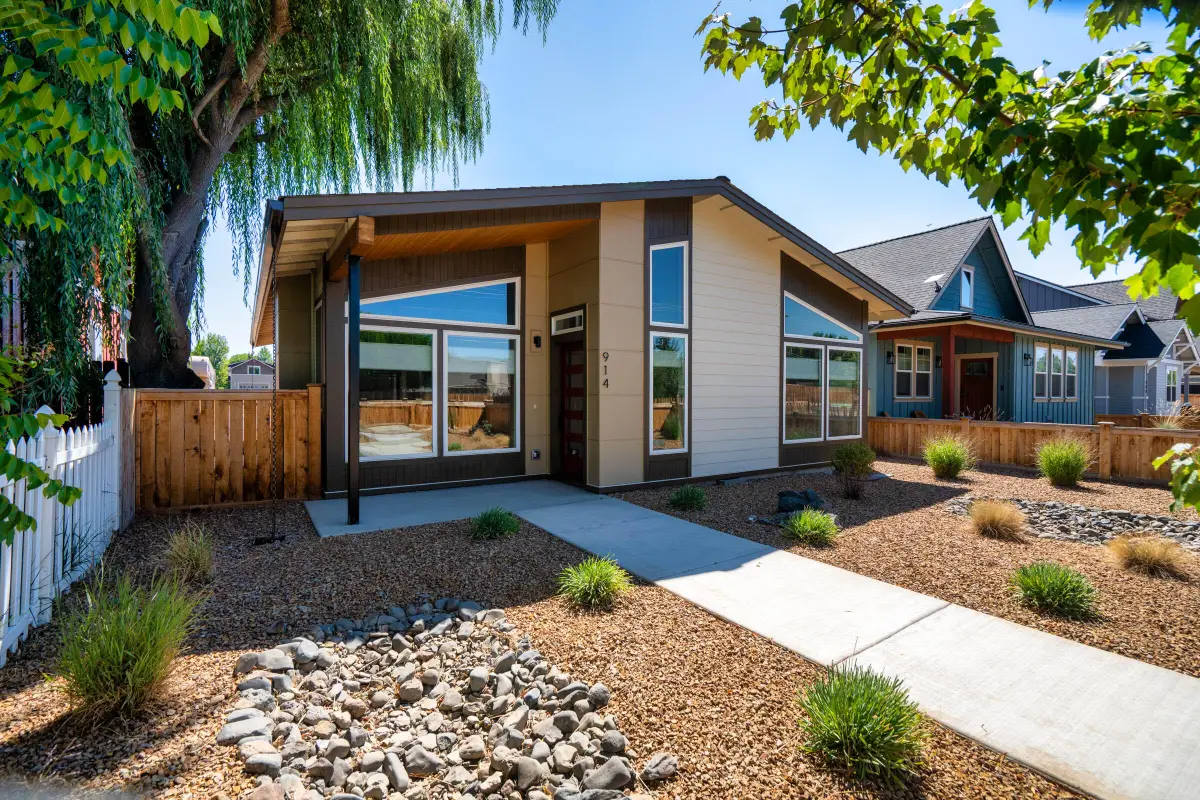 914 NW 19th Street, Redmond, OR 97756 - Image #1