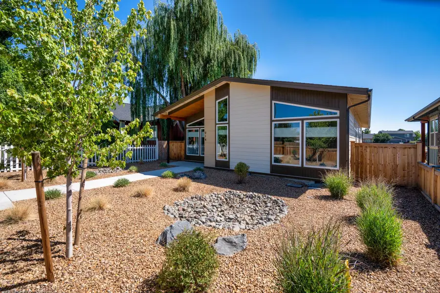 914 NW 19th Street, Redmond, OR 97756 - Image #2