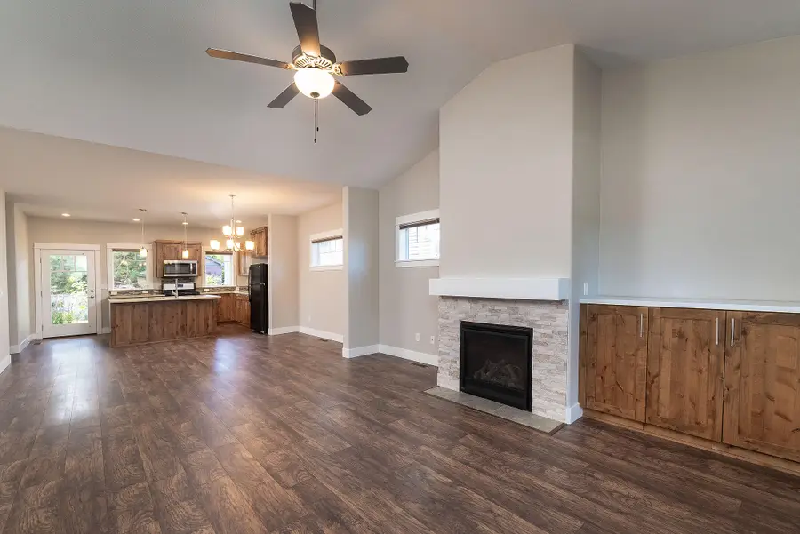 1550 NW Kingwood Avenue, Redmond, OR 97756 - Image #2