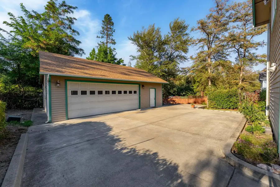 416 NW Pleasant View, Grants Pass, OR 97526 - Image #2