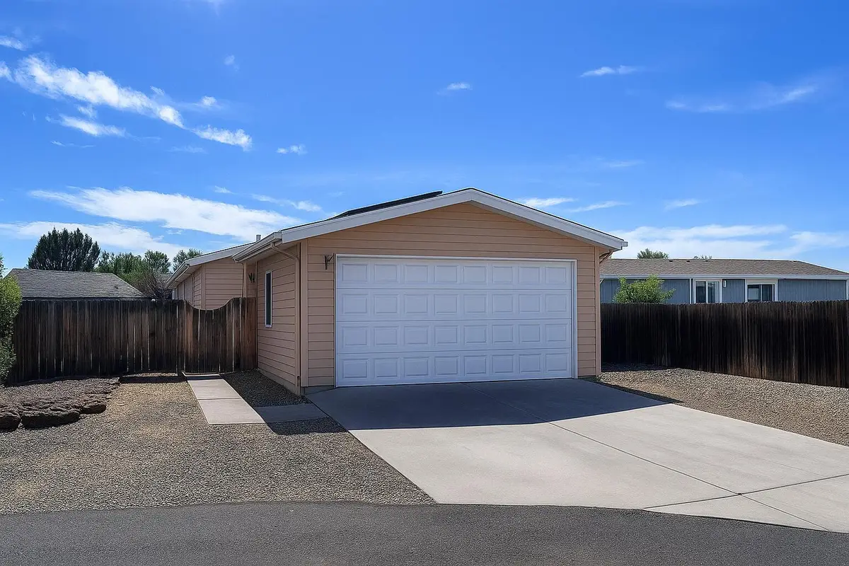 834 NE Paiute, Redmond, OR 97756 - Image #1