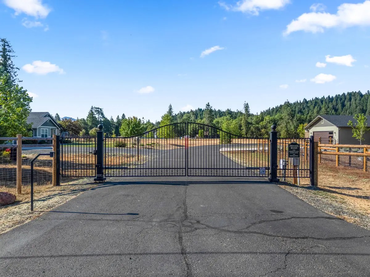 597 E Forks, Cave Junction, OR 97523 - Image #1