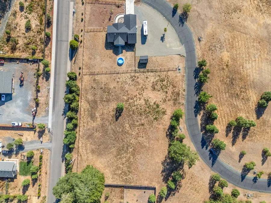 597 E Forks, Cave Junction, OR 97523 - Image #3