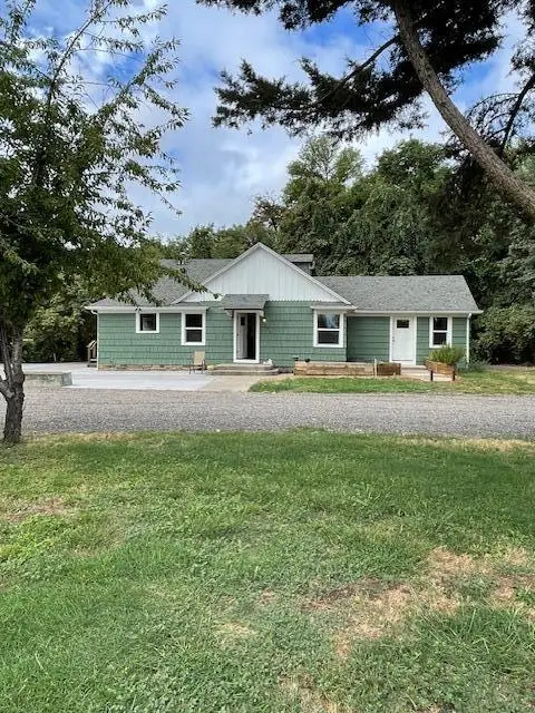 377 Pelton, Gold Hill, OR 97525