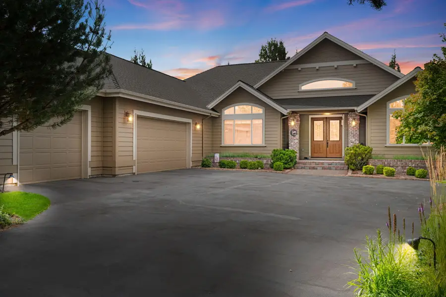 909 Willet, Redmond, OR 97756 - Image #2