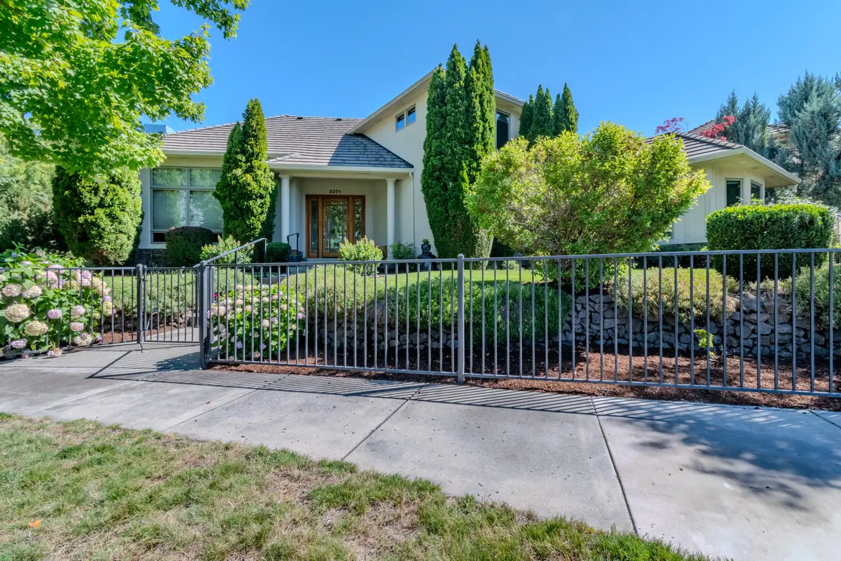 3371 Calle Vista, Medford, OR 97504 - Image #1