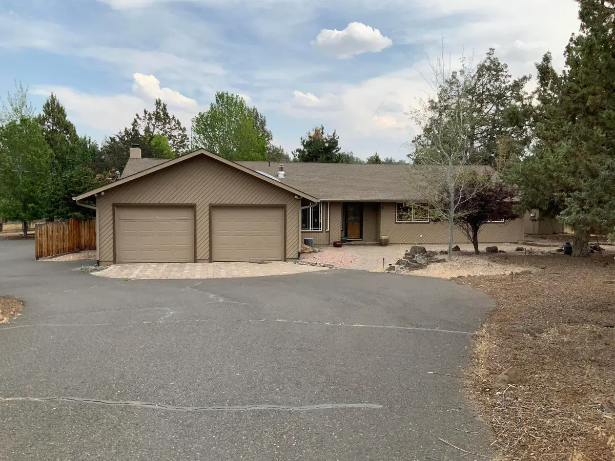 2420 NW Helmholtz Way, Redmond, OR 97756 - Image #1