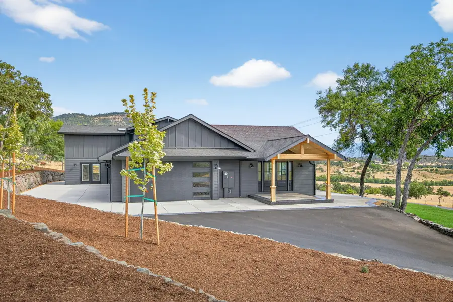 4691 Cherry, Medford, OR 97504 - Image #2