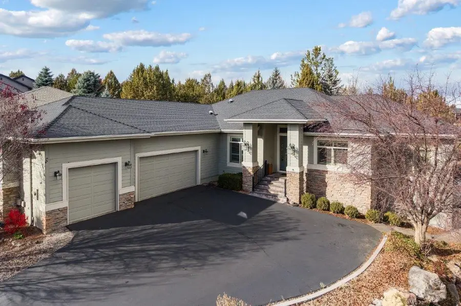 825 Victoria Falls, Redmond, OR 97756 - Image #2